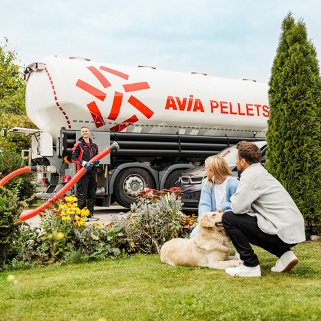 Fahrer bringt Pellets